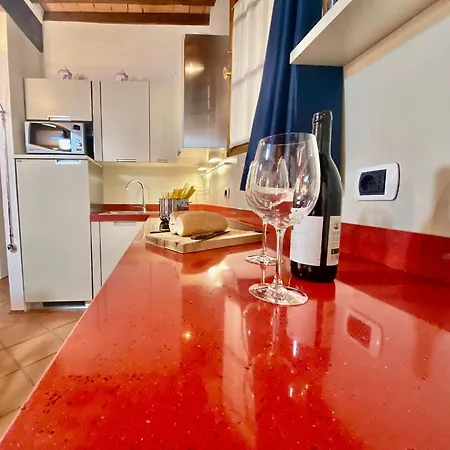 アパート Il Chiostro, Free Parking, Swimming Pool, Tennis Court Montefollonico