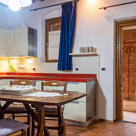 アパート Il Chiostro, Free Parking, Swimming Pool, Tennis Court Montefollonico